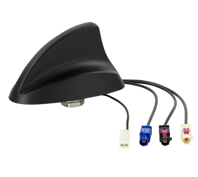 Schwarze ACV Shark II Multifunktions-Dachantenne mit weißem, schwarzem und blauem Fakra-Stecker sowie Anschluss für die Stromversorgung.