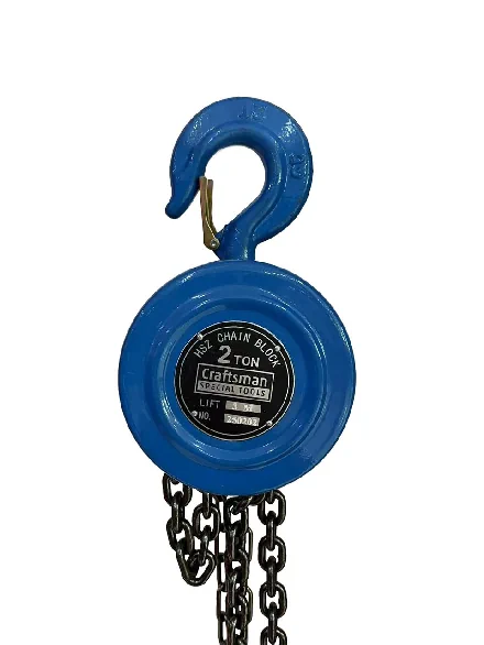 Blauer 2-Tonnen-Kettenzug mit rundem Gehäuse, oberem Haken und mehreren Kettensträngen.