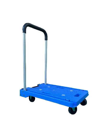 Blauer Plattformwagen mit schwarzem Schiebegriff und vier Rollen auf weißem Hintergrund.